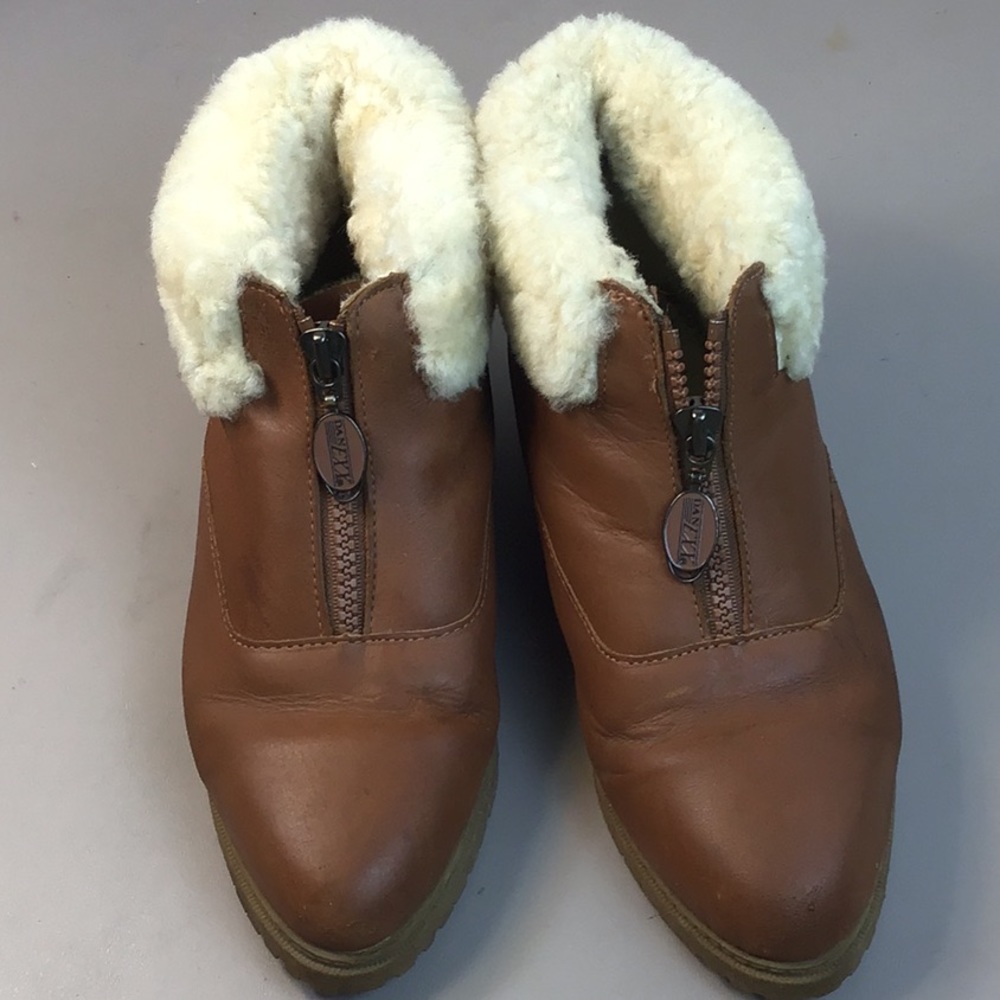 DanEXX Fleece Lined Leather Bootie Size 7